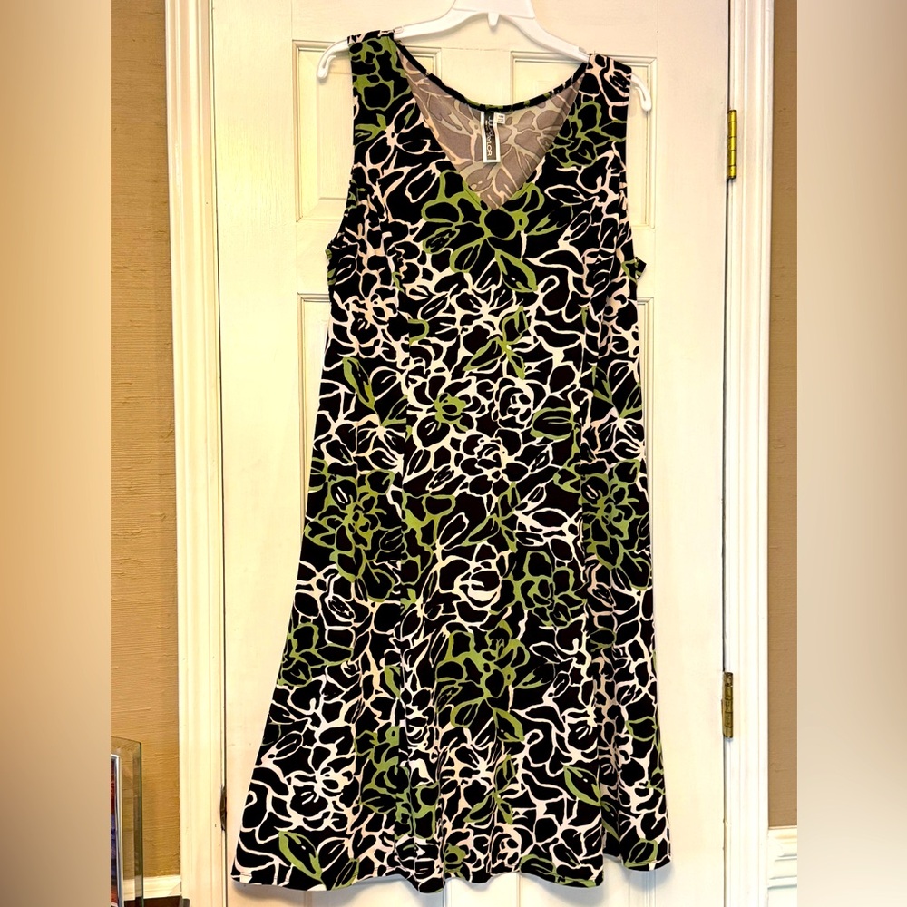 Julian Taylor Green and Black V-Neck Sleeveless Midi Dress